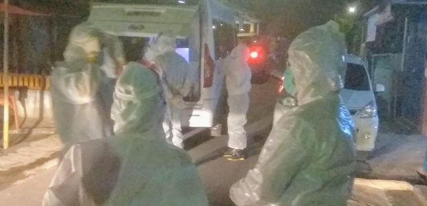 Astaga..! Hasil Swab Positif, 4 Warga Kawangkoan Dijemput Tim Medis Astaga..! Hasil Swab Positif, 4 Warga Kawangkoan Dijemput Tim Medis